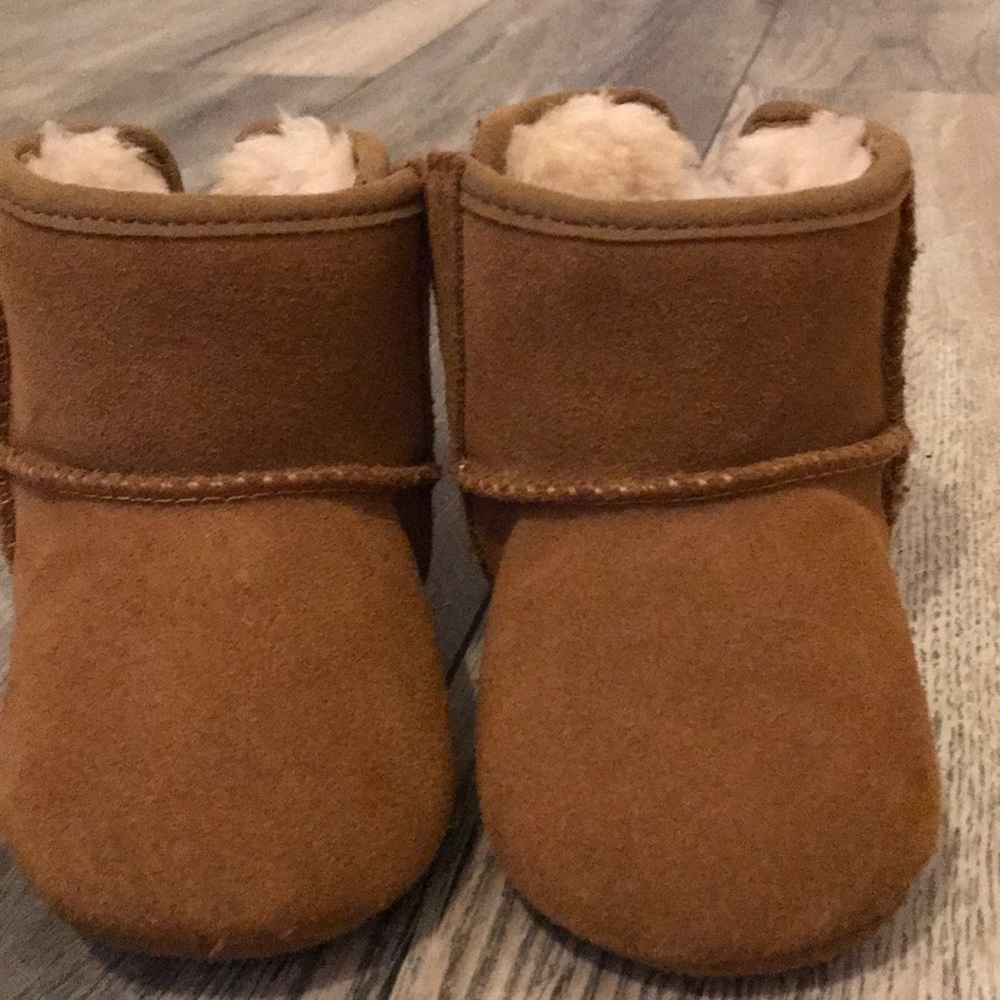 Jessie Bow II toddler Uggs size 4/5